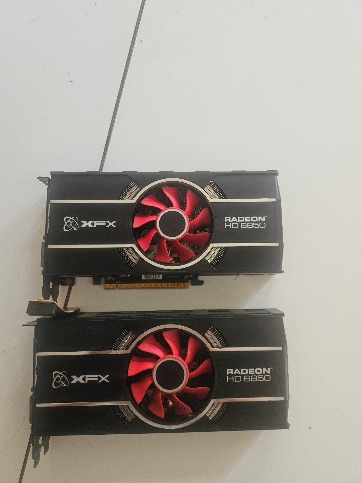 Twee XFX Radeon HD 6850 grafische kaarten, Informatique & Logiciels, Cartes vidéo, AMD, Enlèvement ou Envoi, GDDR5, Utilisé