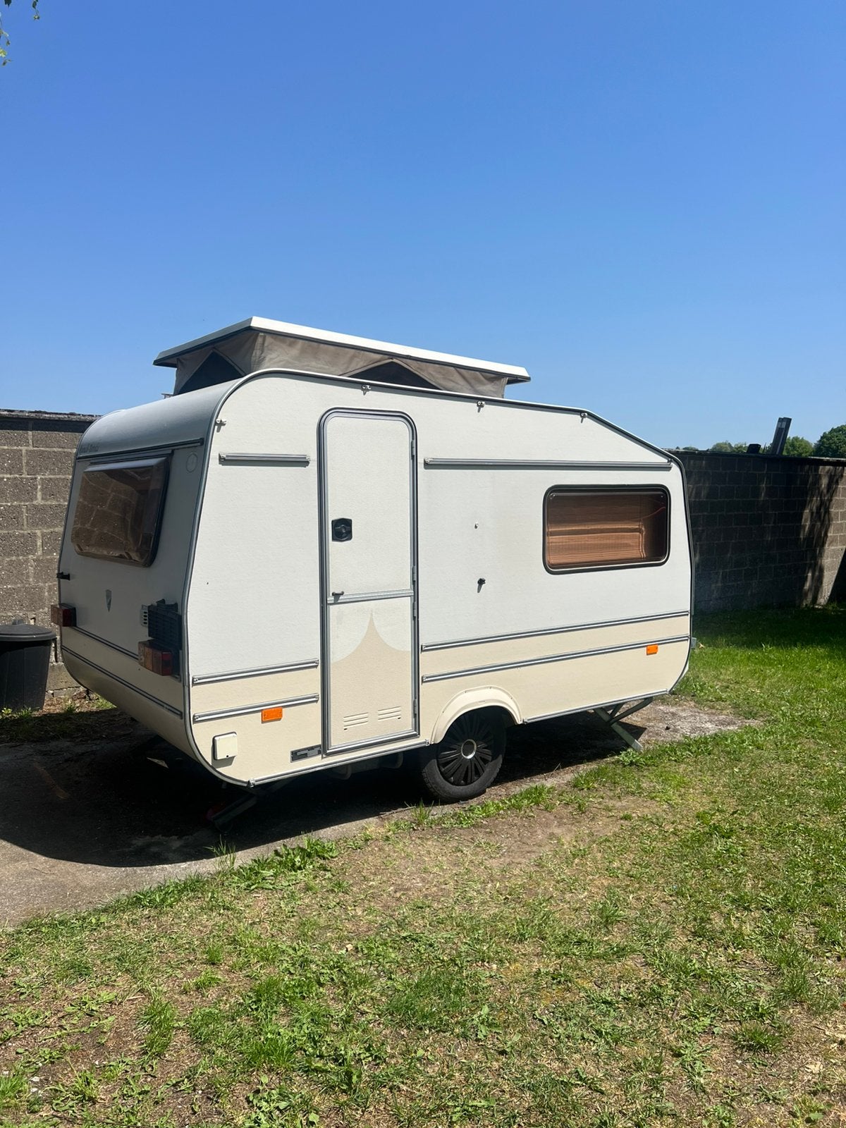 Petite caravane -750 kg avec toit relevable, Particulier, Hefdak