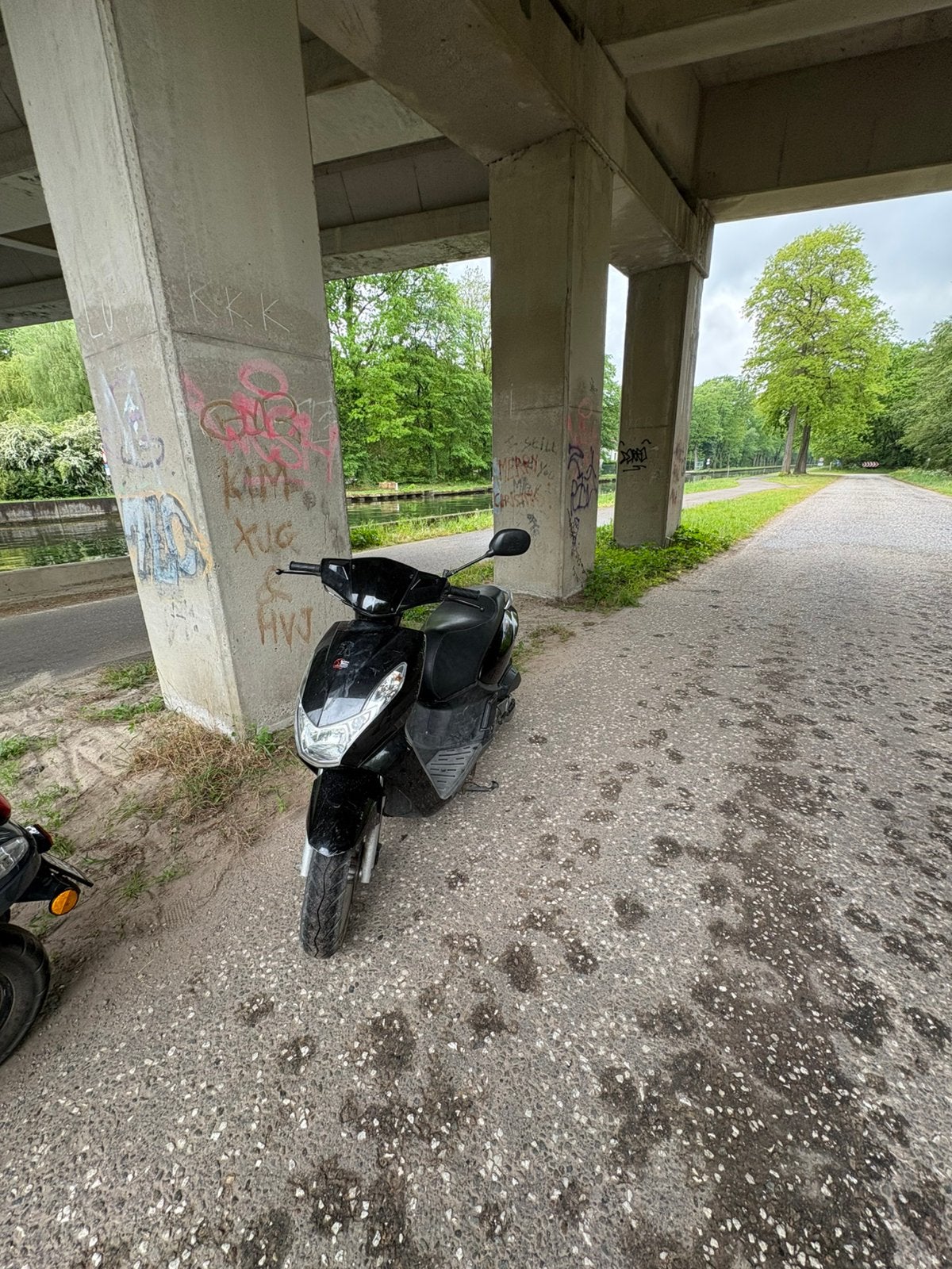 Ik ben zelf opzoek naar een gratis project scooter, Autres modèles, Enlèvement, Utilisé, Classe A (25 km/h)