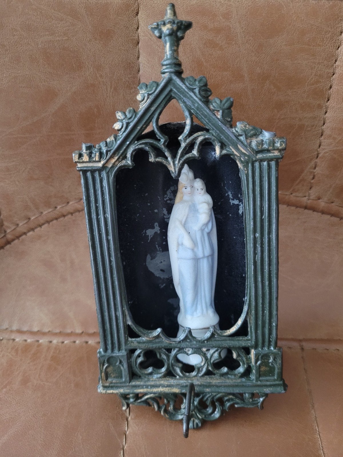 Ancien objet religieux, Enlèvement ou Envoi