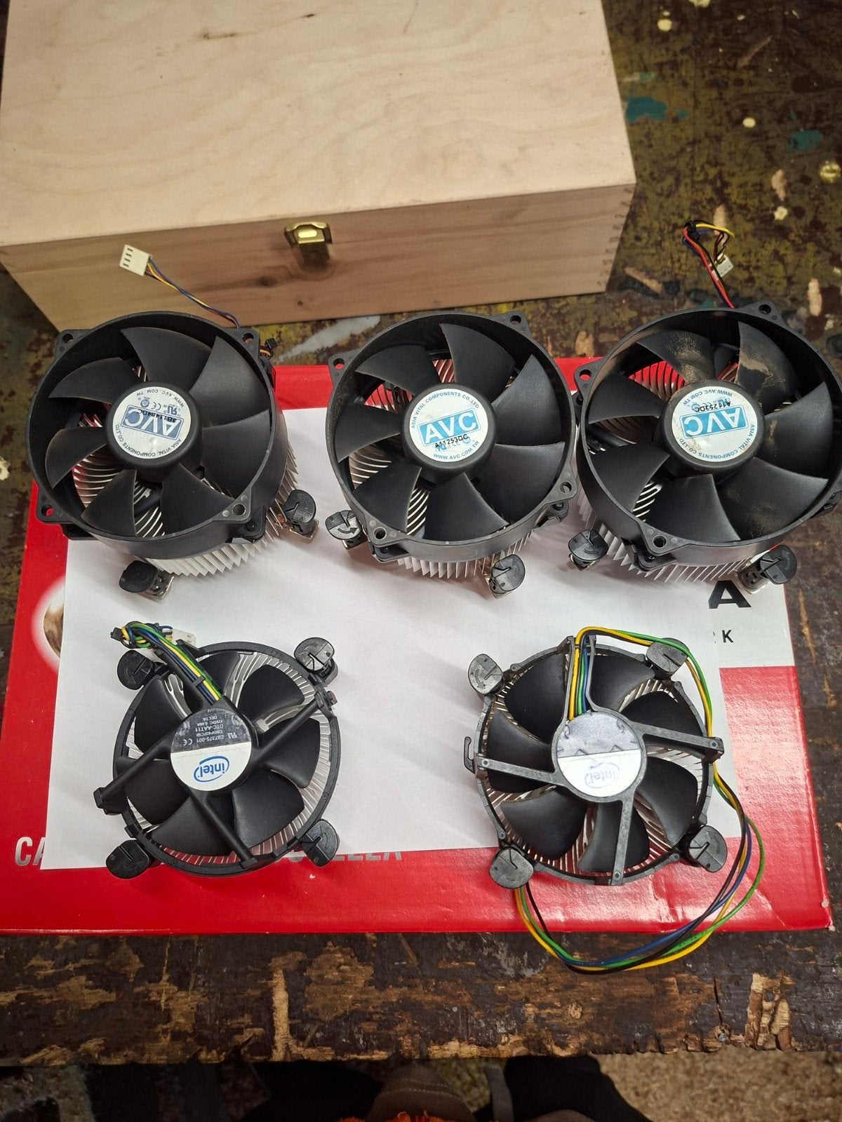 Lot 5 ventirads CPU – 3 AVC + 2 Intel – 20 €, Informatique & Logiciels, Enlèvement ou Envoi, Pâte thermique
