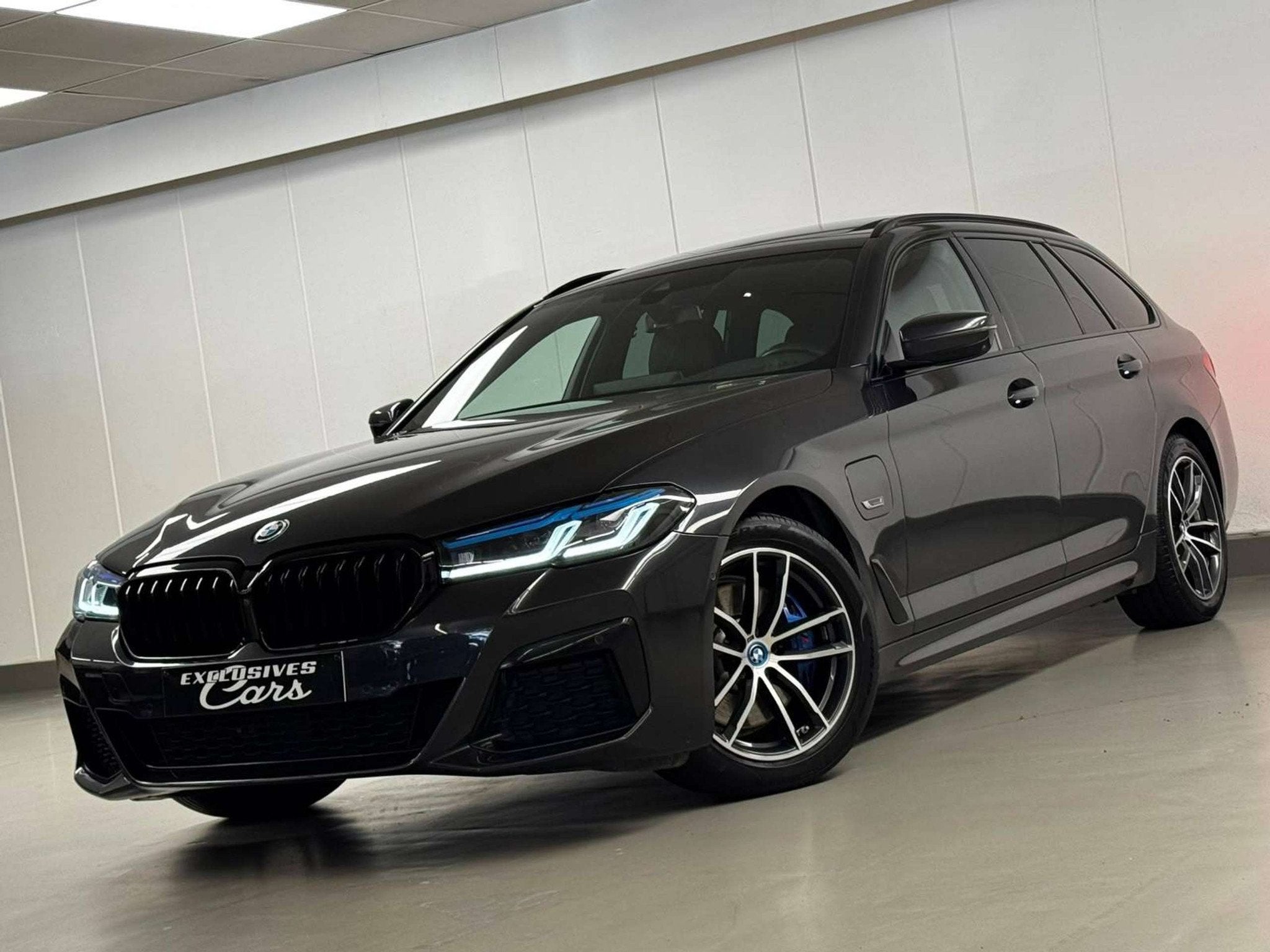 BMW 5 Serie 530 E X-DRIVE TOURING TO PANO HEAD UP CAMERA 360, Argent ou Gris, Euro 6, Entreprise, Automatique