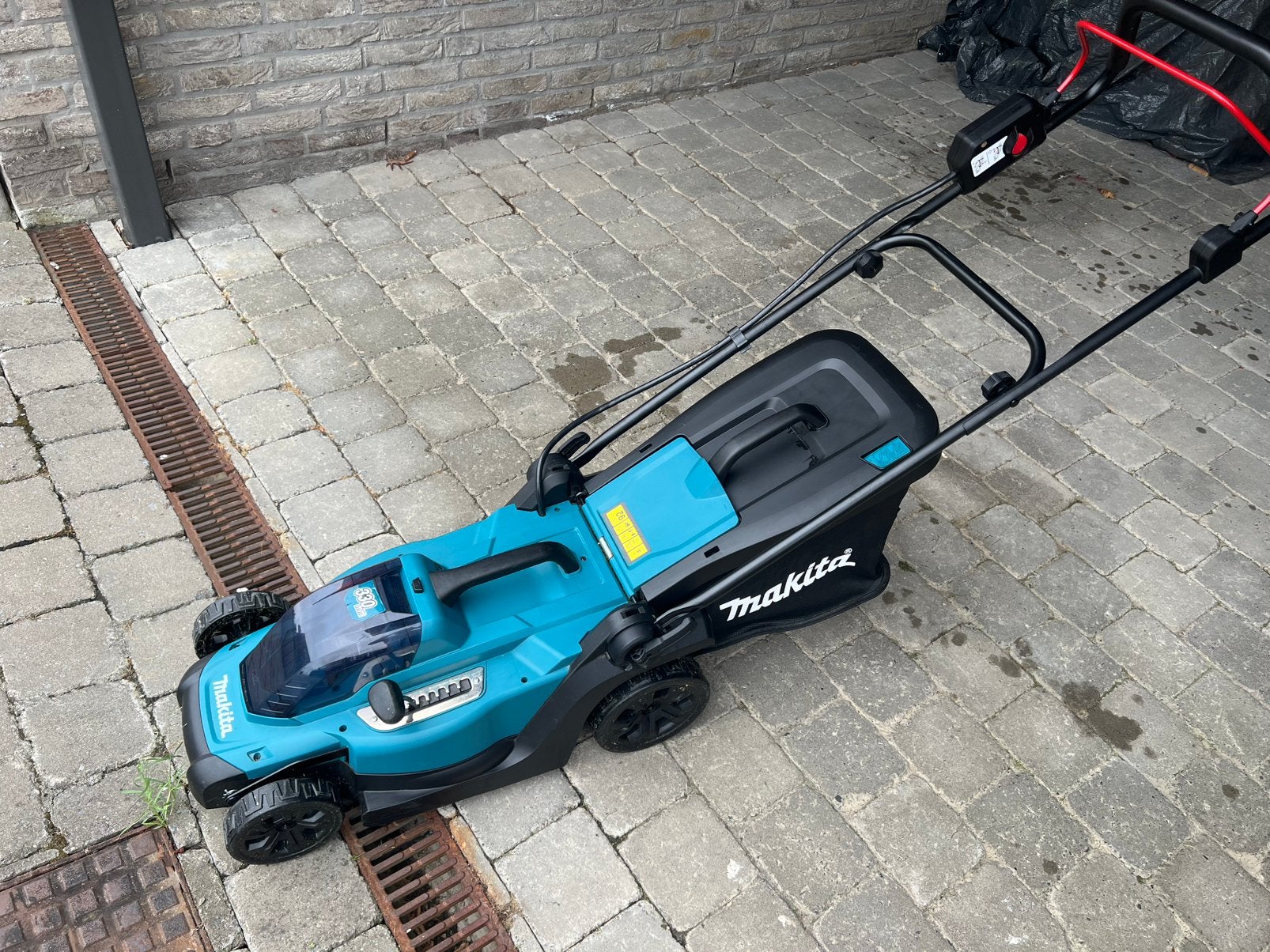 Makita DLM330 accumaaier (zonder accu en lader), Tuin en Terras, Grasmaaiers, Ophalen, Zo goed als nieuw