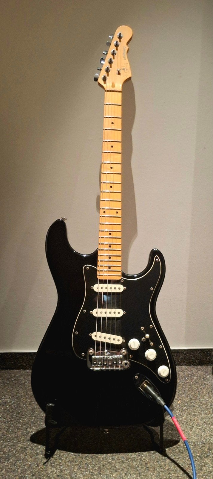 Black strat G&L legacy, avec gilmour switch and treble bleed, Musique & Instruments, Instruments à corde | Guitares | Électriques