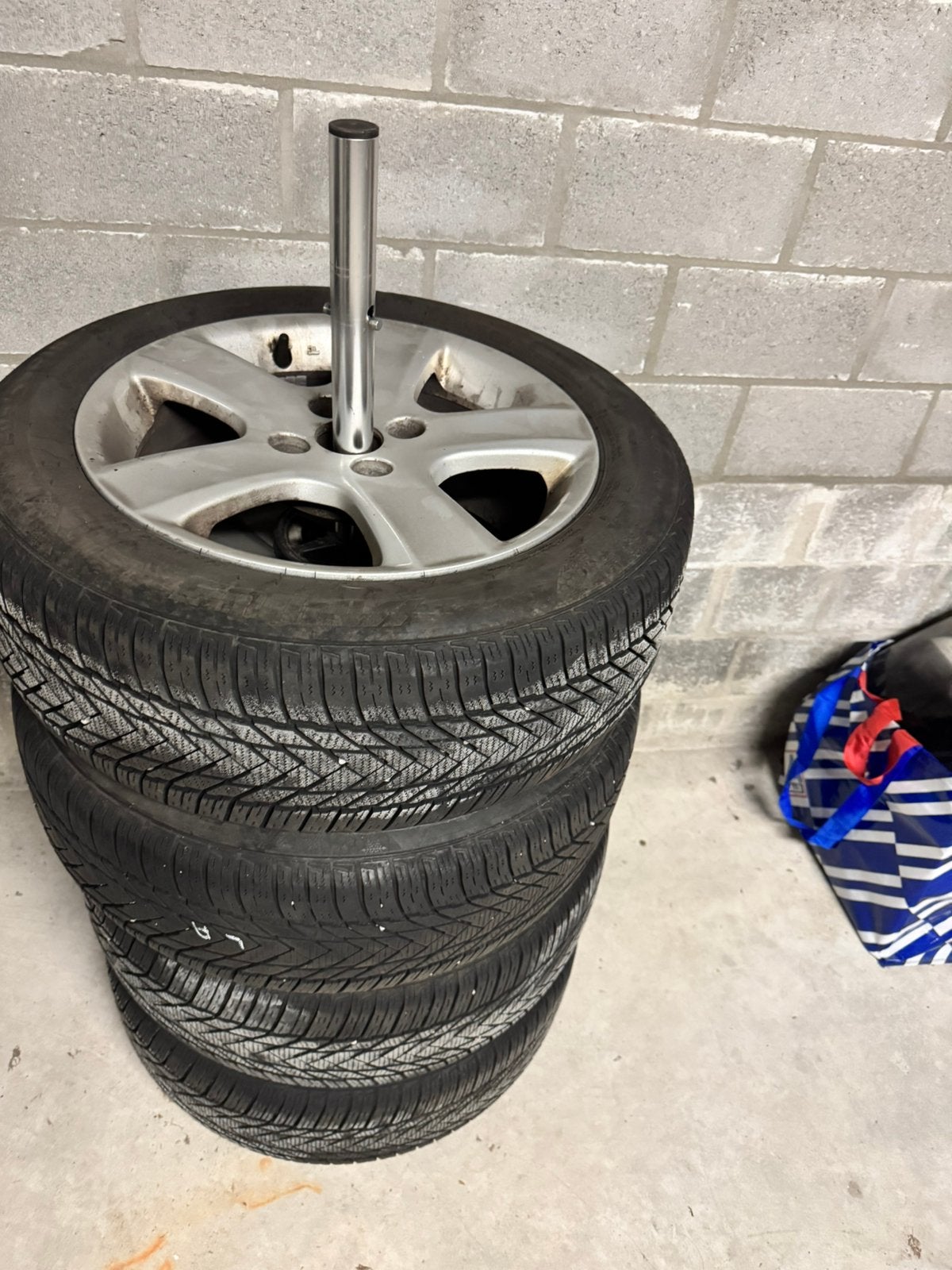 Winter autobanden 205/55 R16, met lichtmetalen velg., Auto-onderdelen, Ophalen, Band(en)