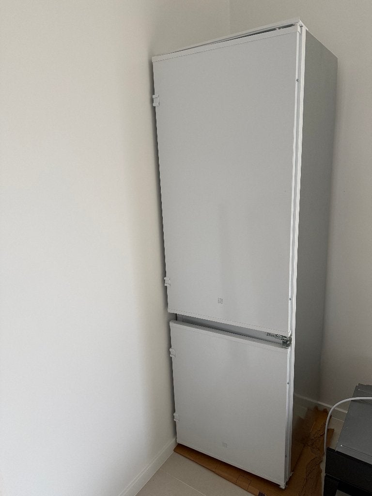 Electrolux koelvriescombinatie LND5FE18S1 - NIEUW, Elektronische apparatuur, Ophalen, 200 liter of meer, Met aparte vriezer, Nieuw