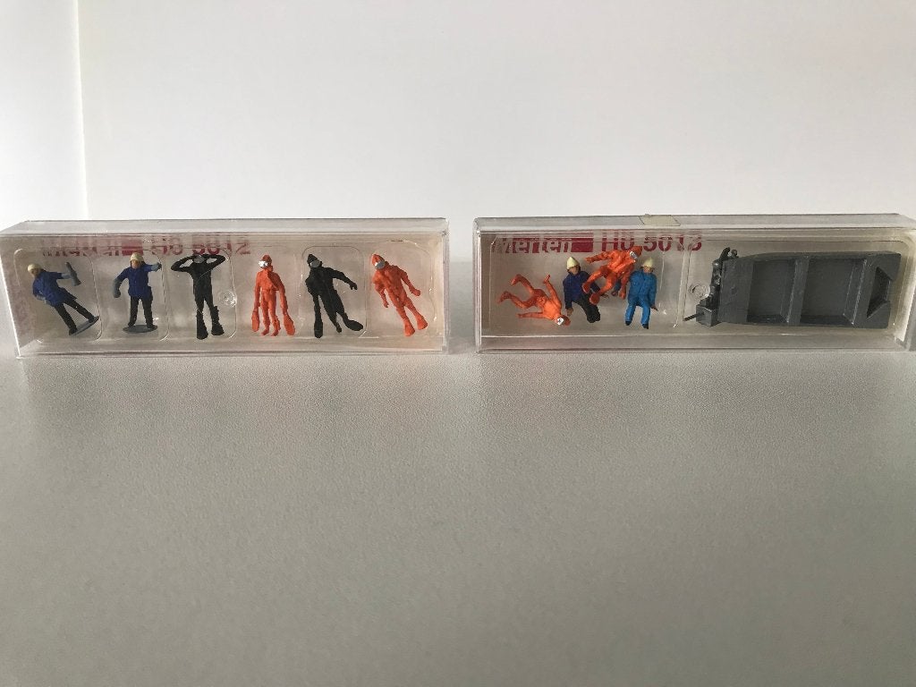 DUIKENDE BRANDWEERLIEDEN - RUBBERBOOT MET MOTOR EN FIGUREN, Overige merken, Verzenden, Gelijkstroom of Wisselstroom, Brug, Tunnel of Gebouw