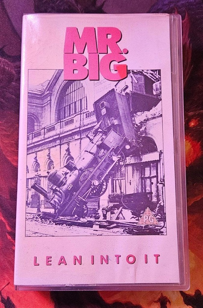 Mr. Big - Lean Into It (VHS collector 1991), Cd's en Dvd's, Ophalen, Vanaf 9 jaar, Muziek en Concerten, VHS