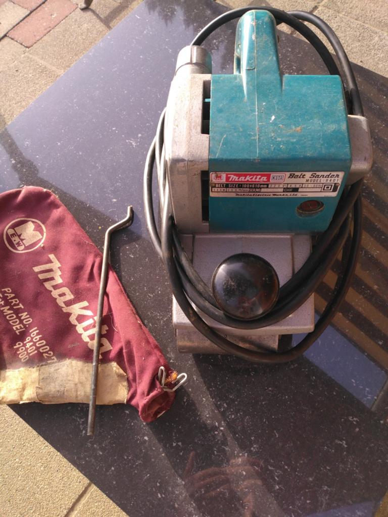 Ponceuse Makita, Bricolage & Construction, Outillage | Ponceuses, Enlèvement, Utilisé, 600 à 1200 watts, Ponceuse à bande