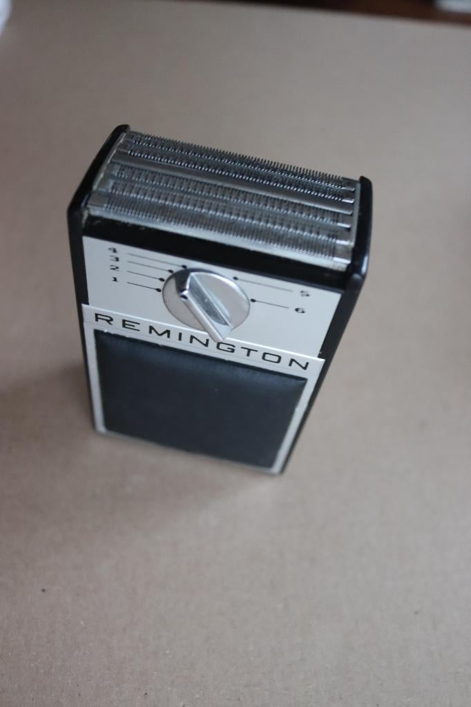 Remington vintage scheerapparaat, Enlèvement