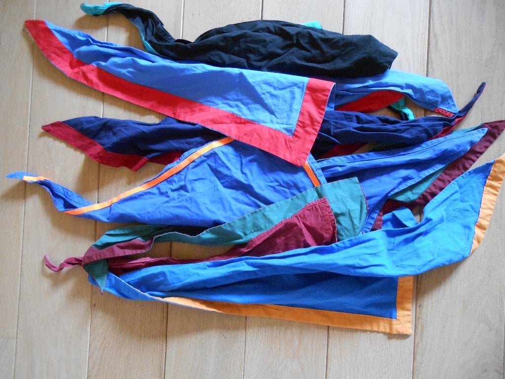 polo rouge 6/8 ans ou foulard lutin baladin louveteau, Enlèvement, Utilisé, Garçon ou Fille