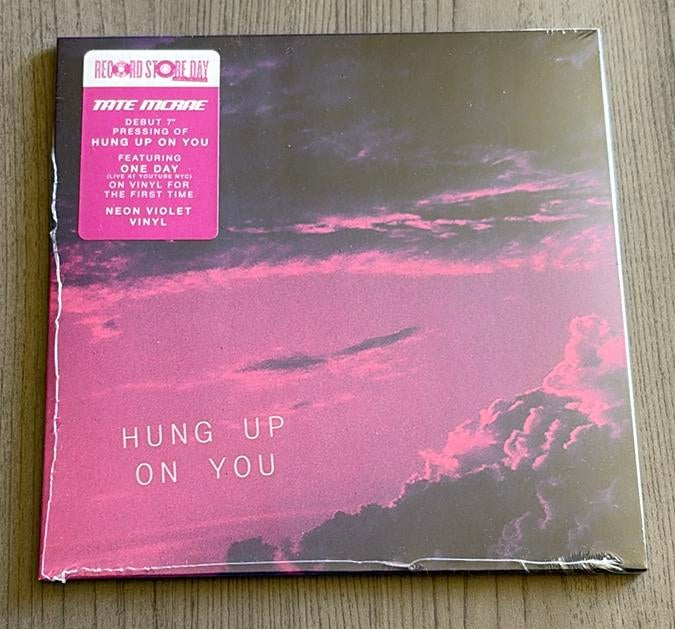 Tate McRae - Hung up on you - RSD 2026 - Neon Violet Vinyl, 7 inch, 2020 tot heden, Ophalen of Verzenden, Nieuw in verpakking
