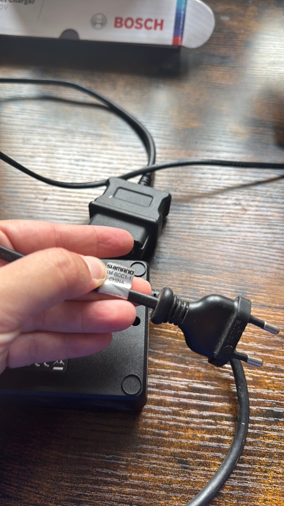 Chargeur original Shimano STEPS SM-BCE60 – Vélo électrique, Vélos & Vélomoteurs, Comme neuf