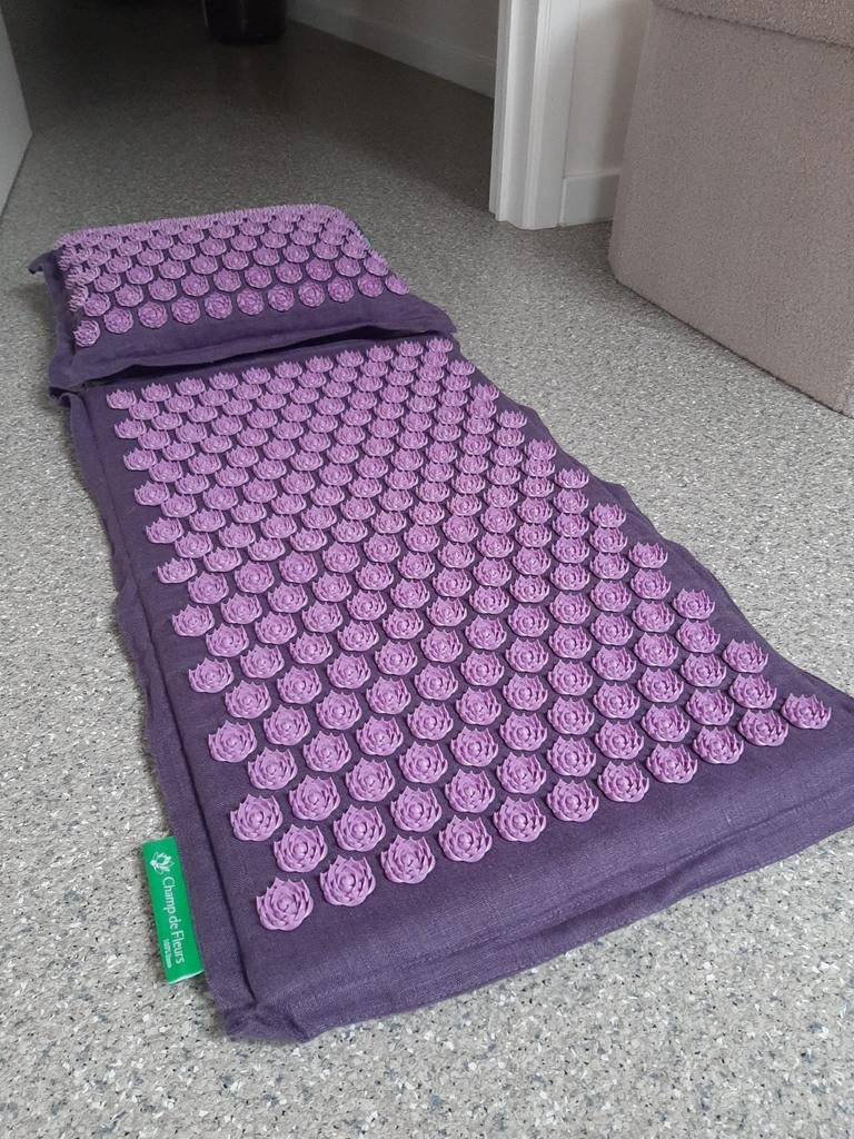 Tapis acupression et Coussin - Champs de fleurs comme neuf, Sports & Fitness, Produits de massage