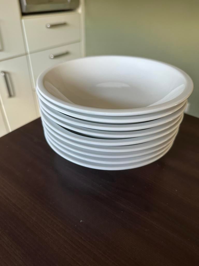 Diepe borden en glazen rietjes, Huis en Inrichting, Ophalen, Zo goed als nieuw, Bord(en)