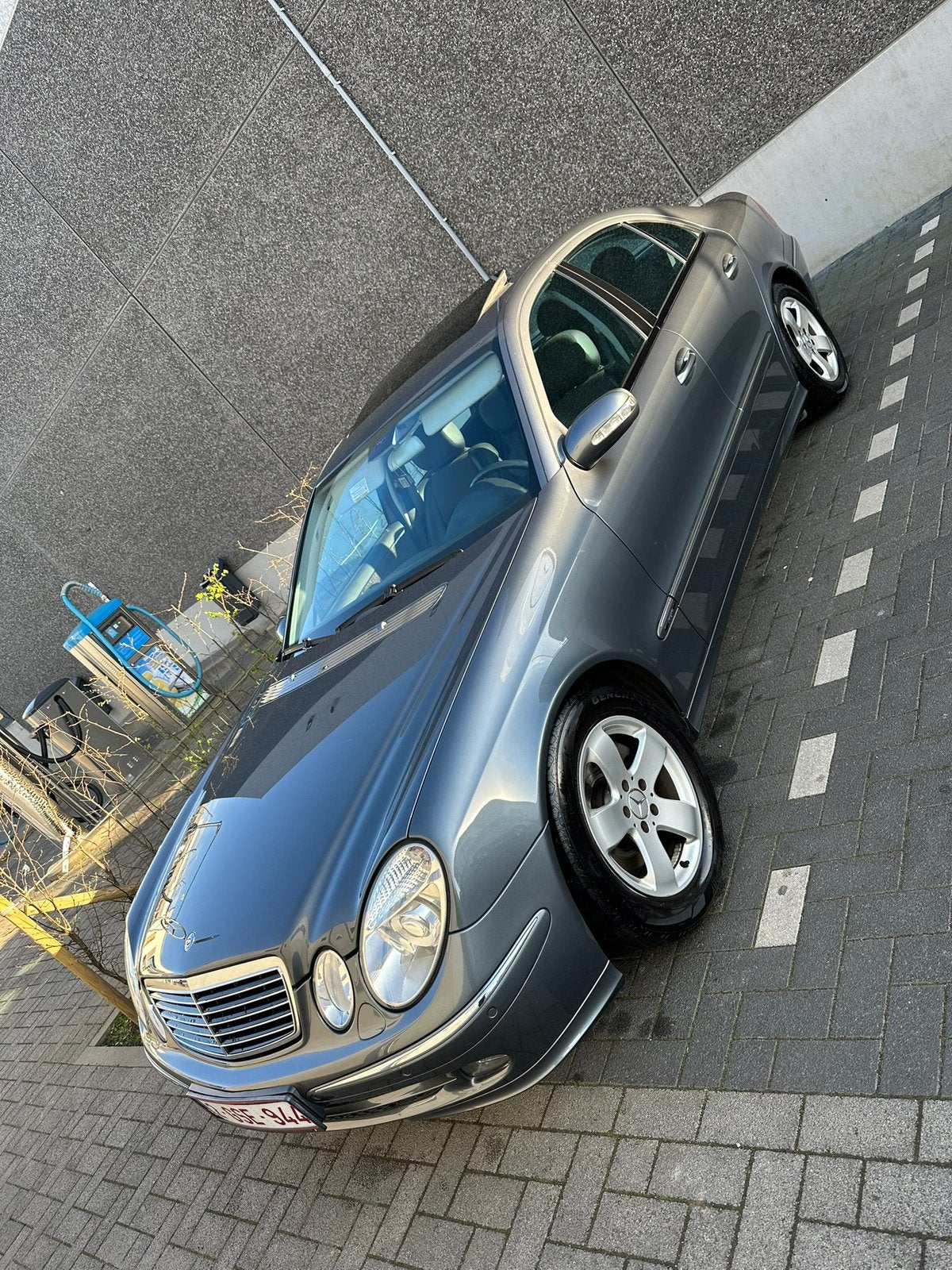 MercedesW211Avantgarde/SportAut./Opendak/Navi/Fulhistoriek, Auto's, Automaat, Dealer onderhouden, Particulier, Zilver of Grijs