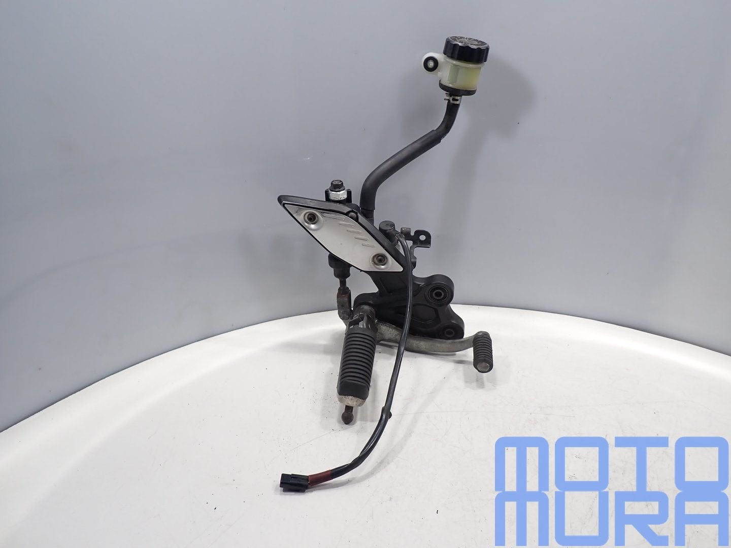 Yamaha FZ8 2011 - 2013 : repose-pied droit, pédale de frein, -, Utilisé, -, -