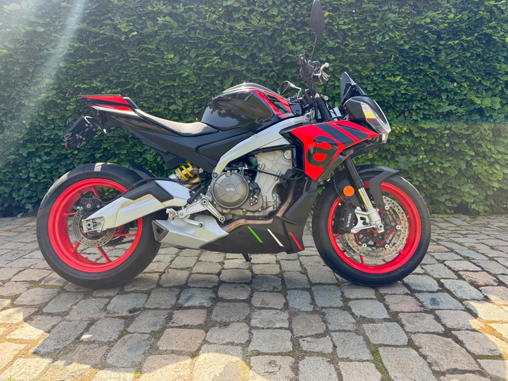 Aprilia Tuono 660 factory - 10/2024 - nieuwstaat, Motoren, Motoren | Aprilia, 2 cilinders, Motorrijbewijs A, Bedrijf, Meer dan 35 kW