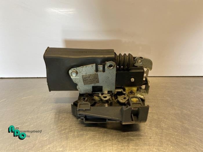 Serrure portière mécanique 4portes avant gauche d'un Dacia, Dacia, -, 3 mois de garantie, Utilisé
