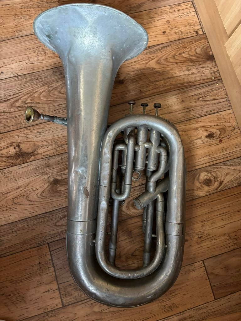 Tuba vintage voor dekoratie of herstelling, Muziek en Instrumenten, Blaasinstrumenten | Tuba's, Ophalen, Gebruikt