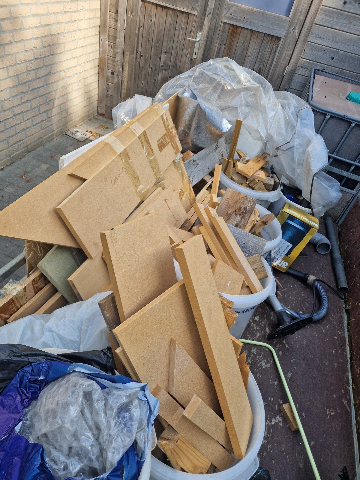 gratis hout resten.. mdf, geimpregneerde planken, Enlèvement