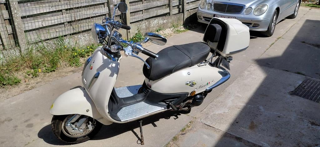 Neco 125cc scooter, Fietsen en Brommers, Snorfietsen en Snorscooters, Gebruikt, Overige merken, Benzine, Ophalen