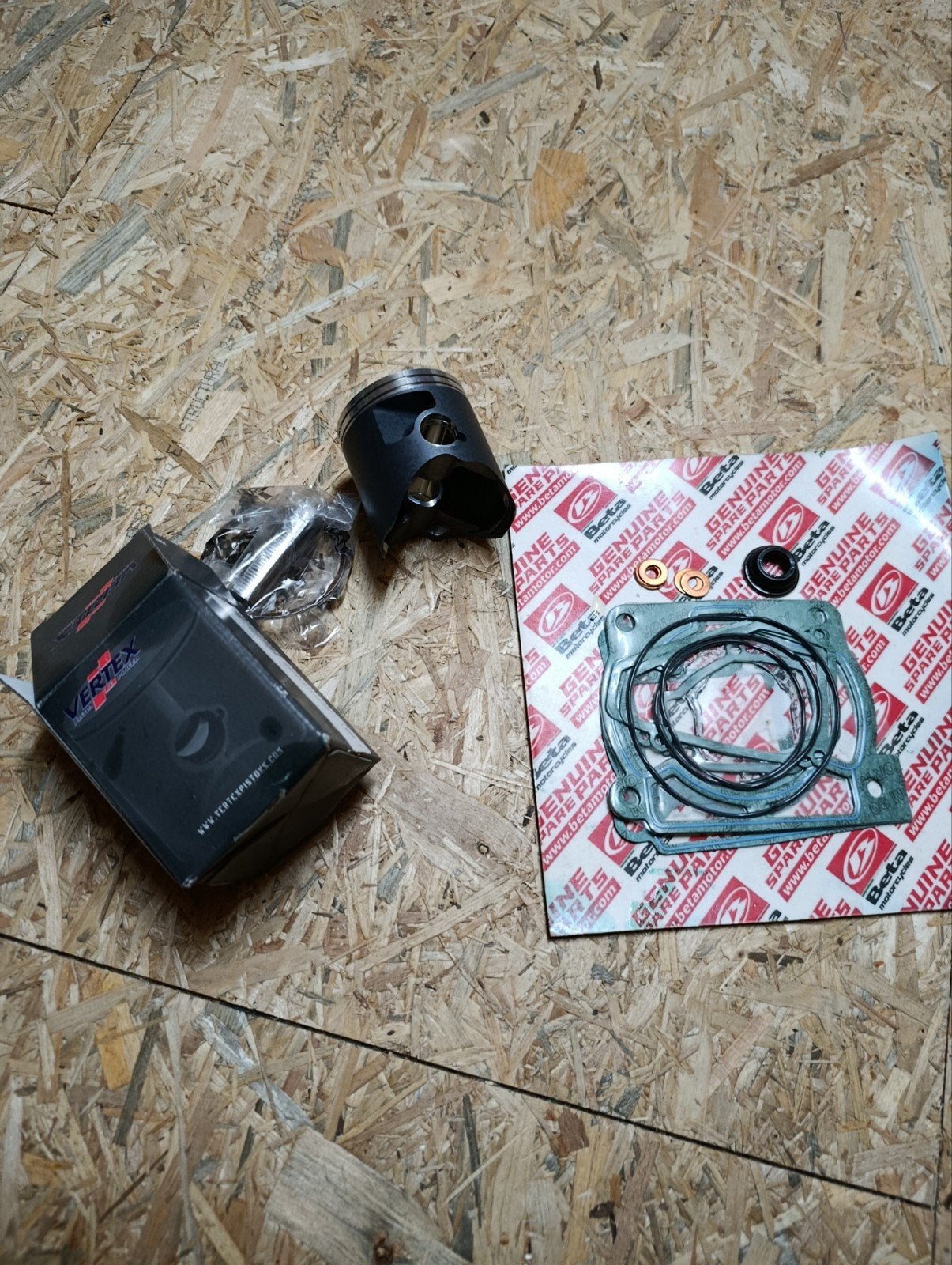 Nouveau jeu de pistons complet avec joints Beta 300 18-19, Motos, Enlèvement ou Envoi, Neuf