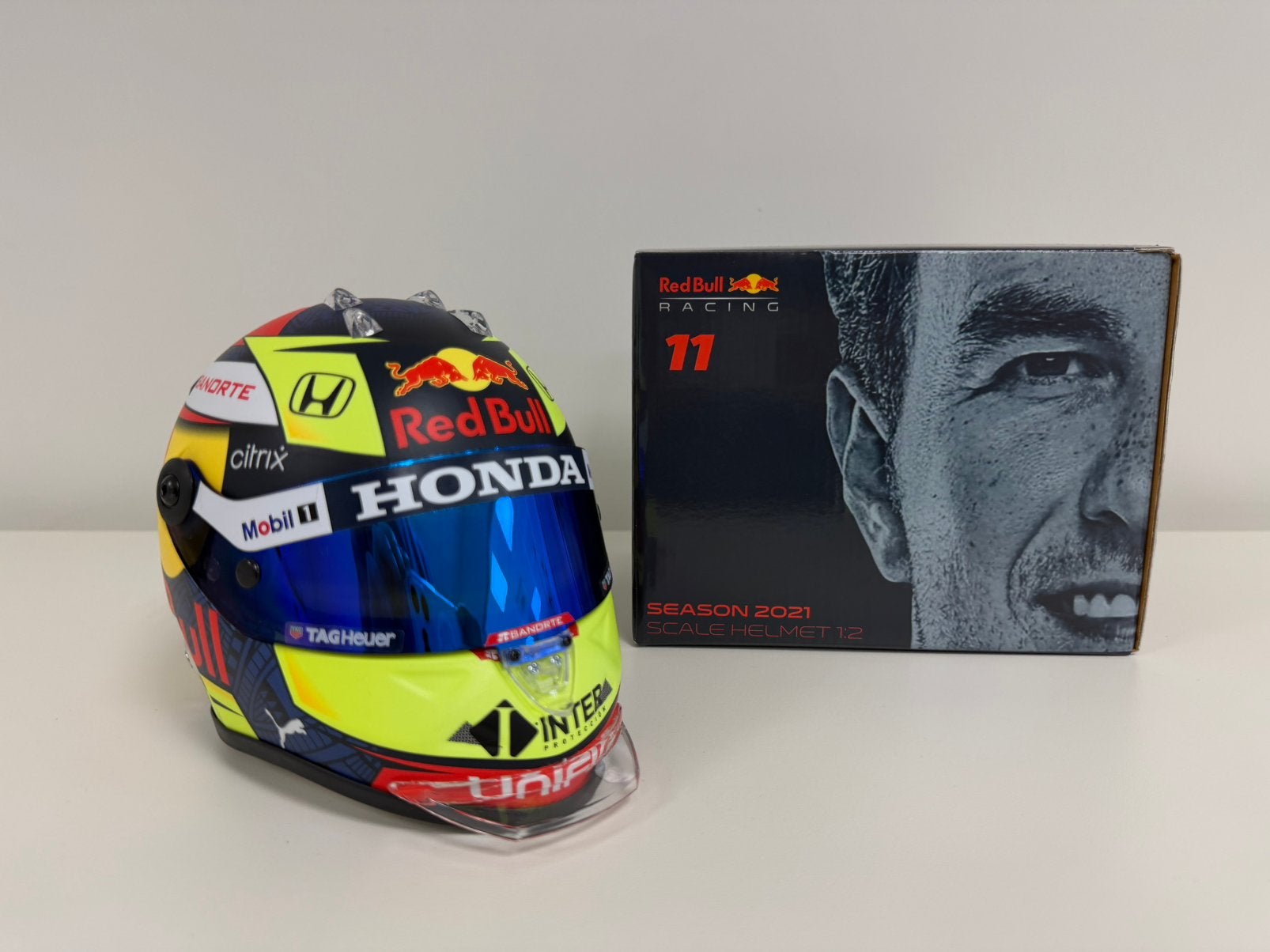 Sergio Perez Red Bull Honda 1/2 schaal helm, Verzamelen, Ophalen of Verzenden, Zo goed als nieuw