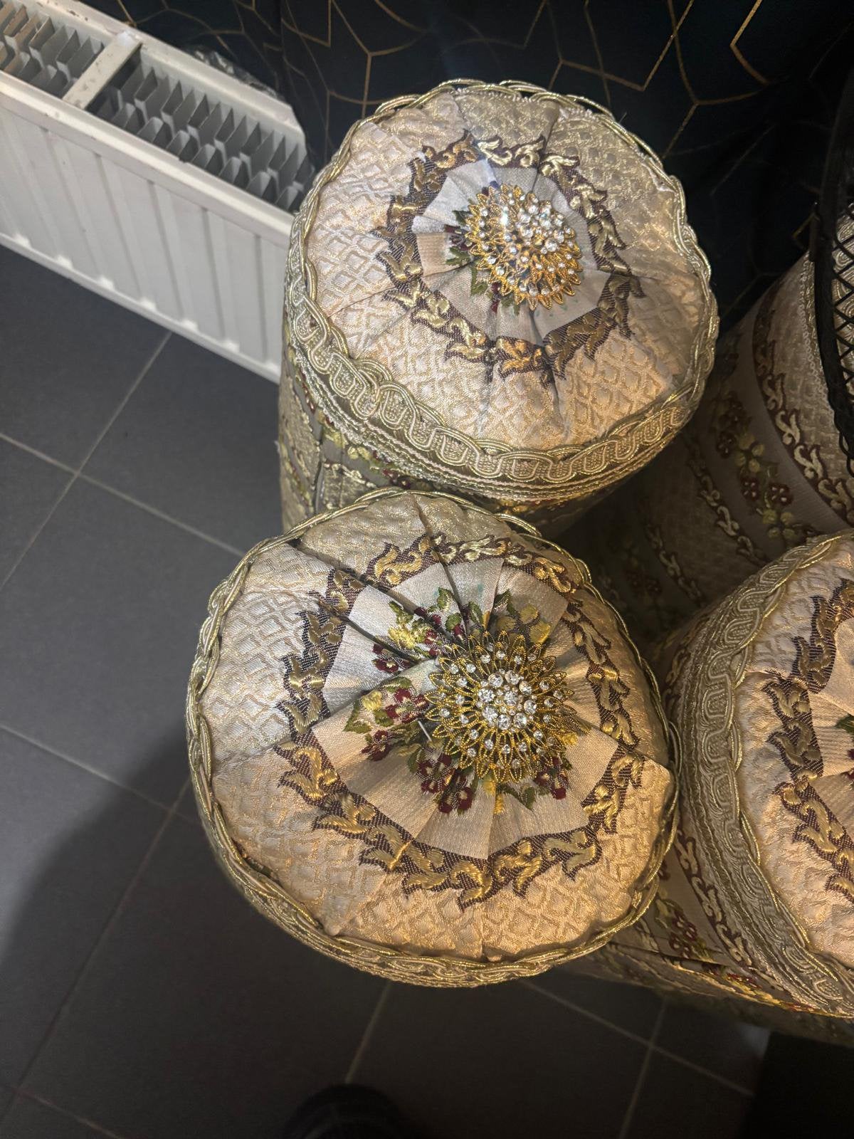 Les tissus de salon marocain, Ophalen, Zo goed als nieuw