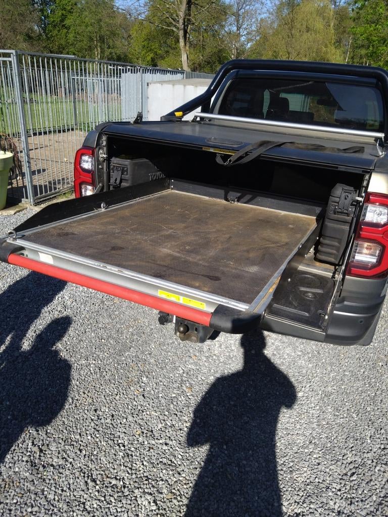 Mountain top cargo slide, Ophalen