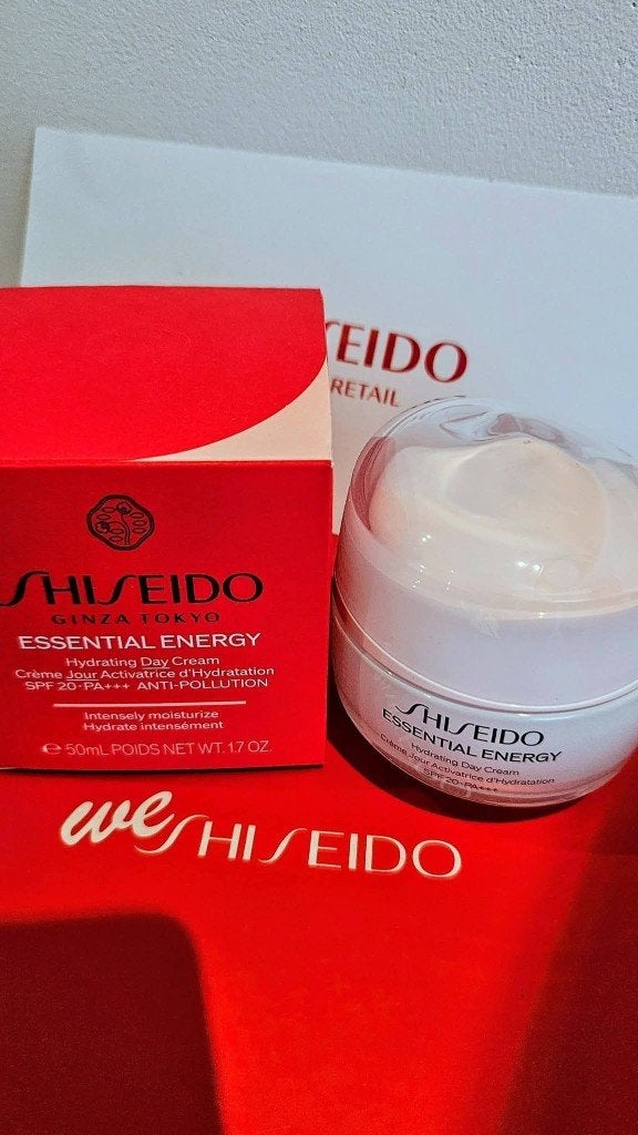 Essential Energie Hydrating Day Cream SPf20  ( NIEUW ), Ophalen of Verzenden, Nieuw, Gehele gezicht, Verzorging