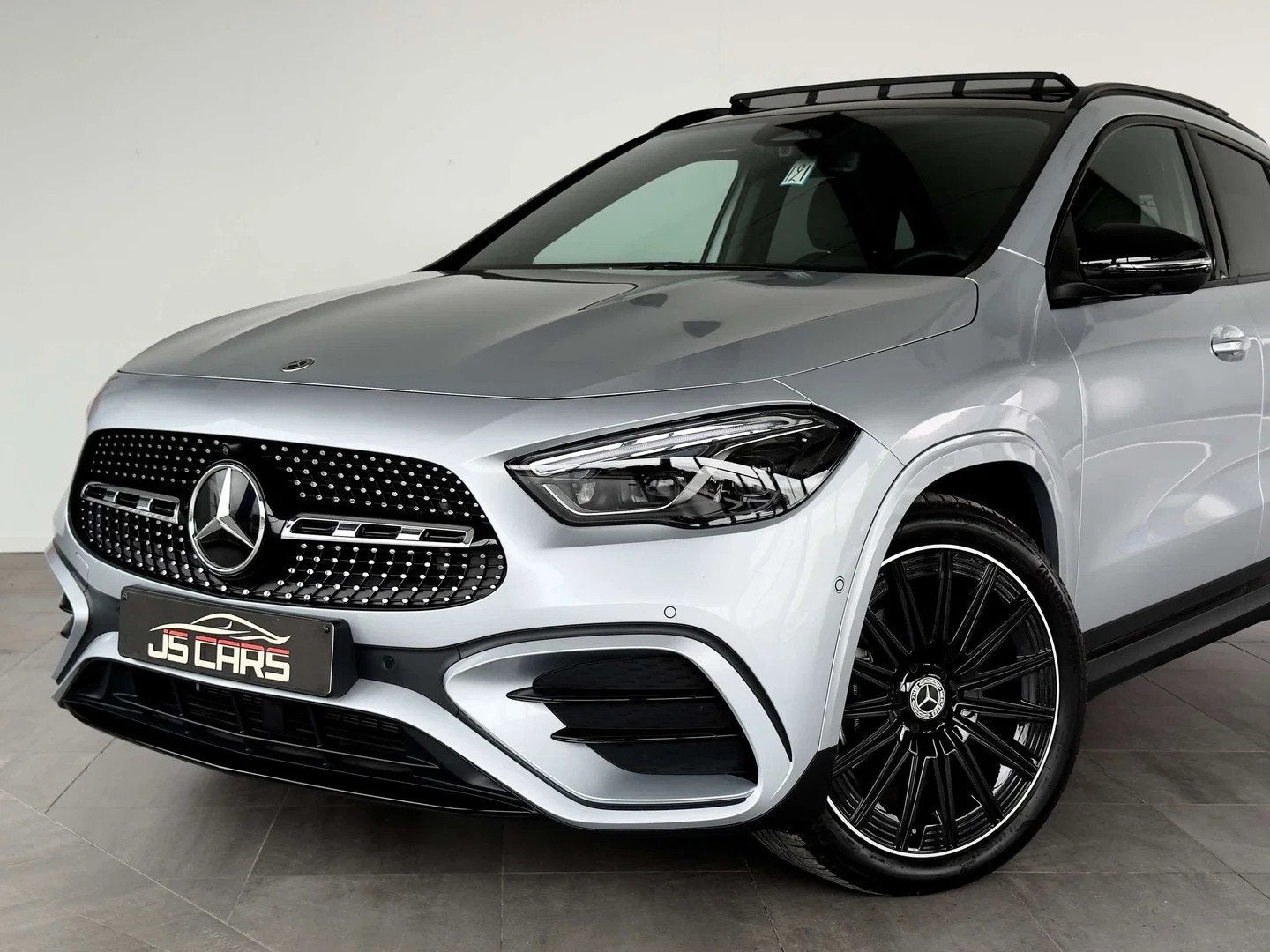 Mercedes-Benz GLA 180 PACK AMG-1ERPRO-T.O-COCKPIT-CARPLAY-CA, Gebruikt, 4 cilinders, 136 pk, Alcantara