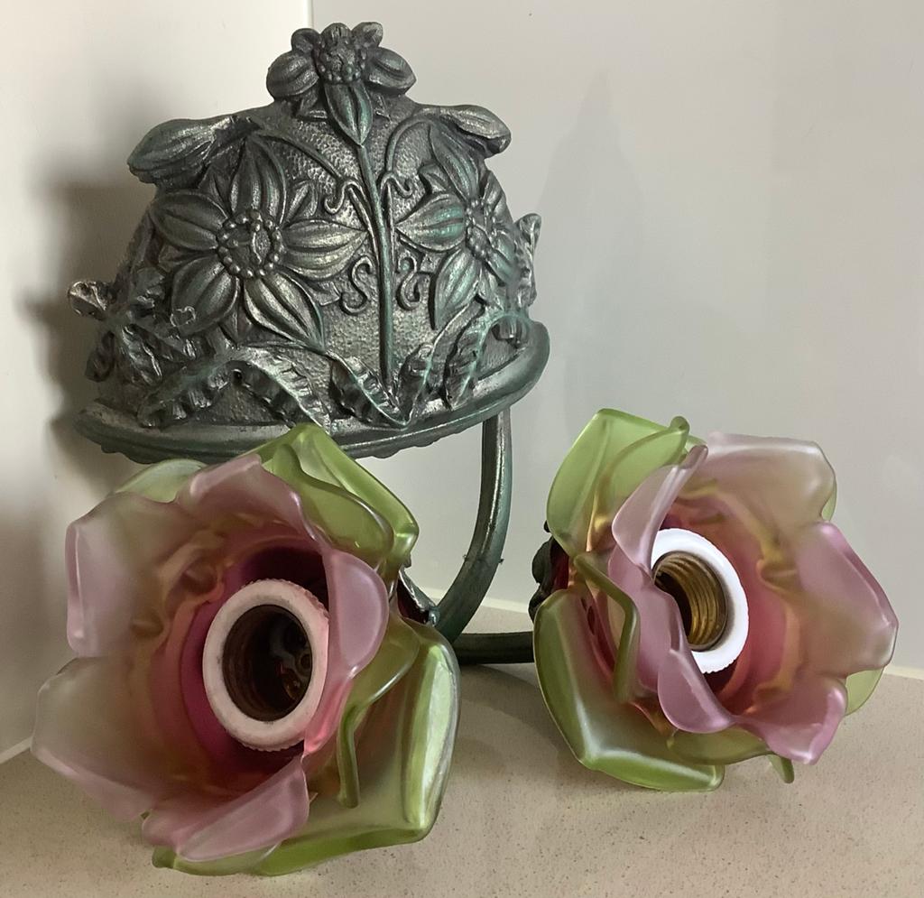 Art Nouveau Jugendstil wandlamp smeedijzer en gekleurd glas, Antiek en Kunst, Antiek | Verlichting, Ophalen of Verzenden