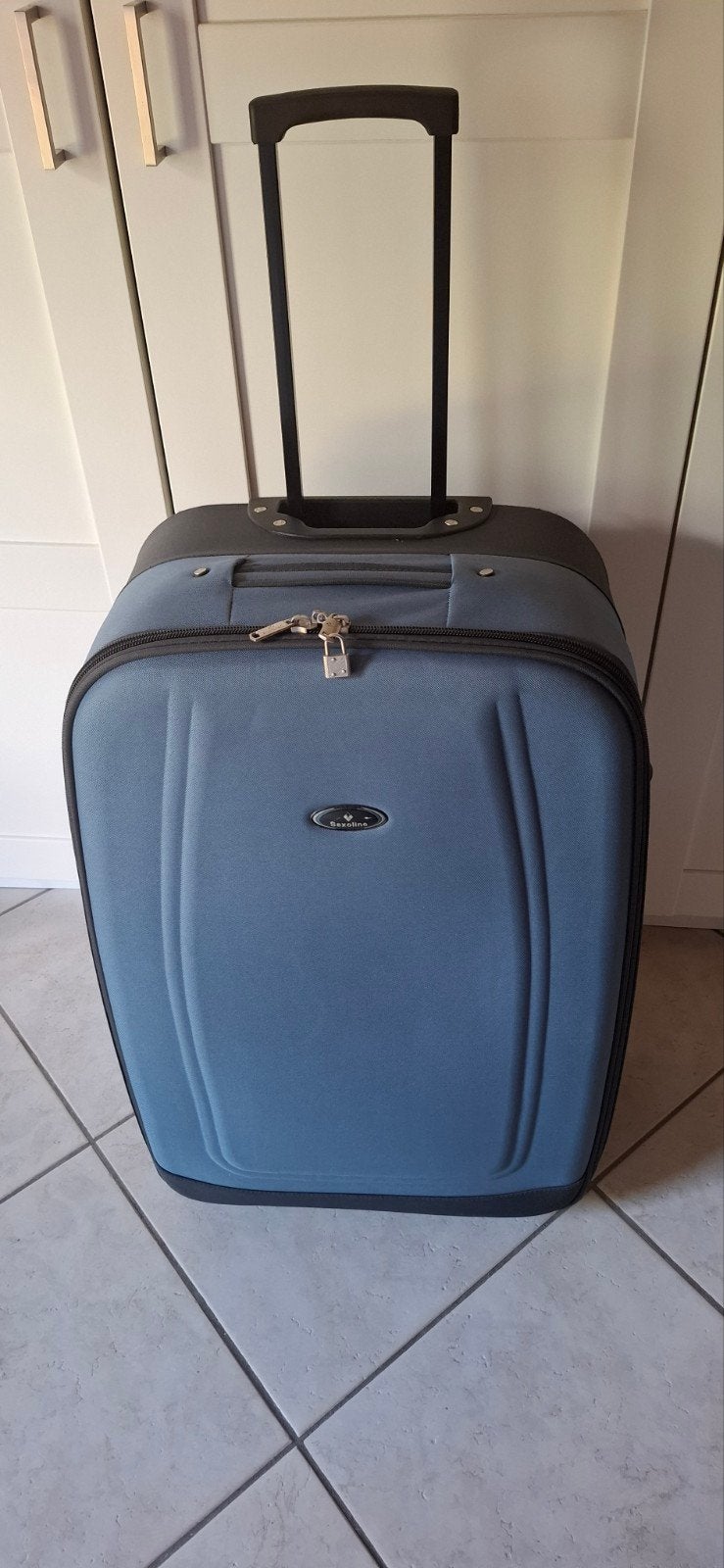 koffer in  stof , zeer goede staat ,2 wielen  ,prijs 20 €, Ophalen