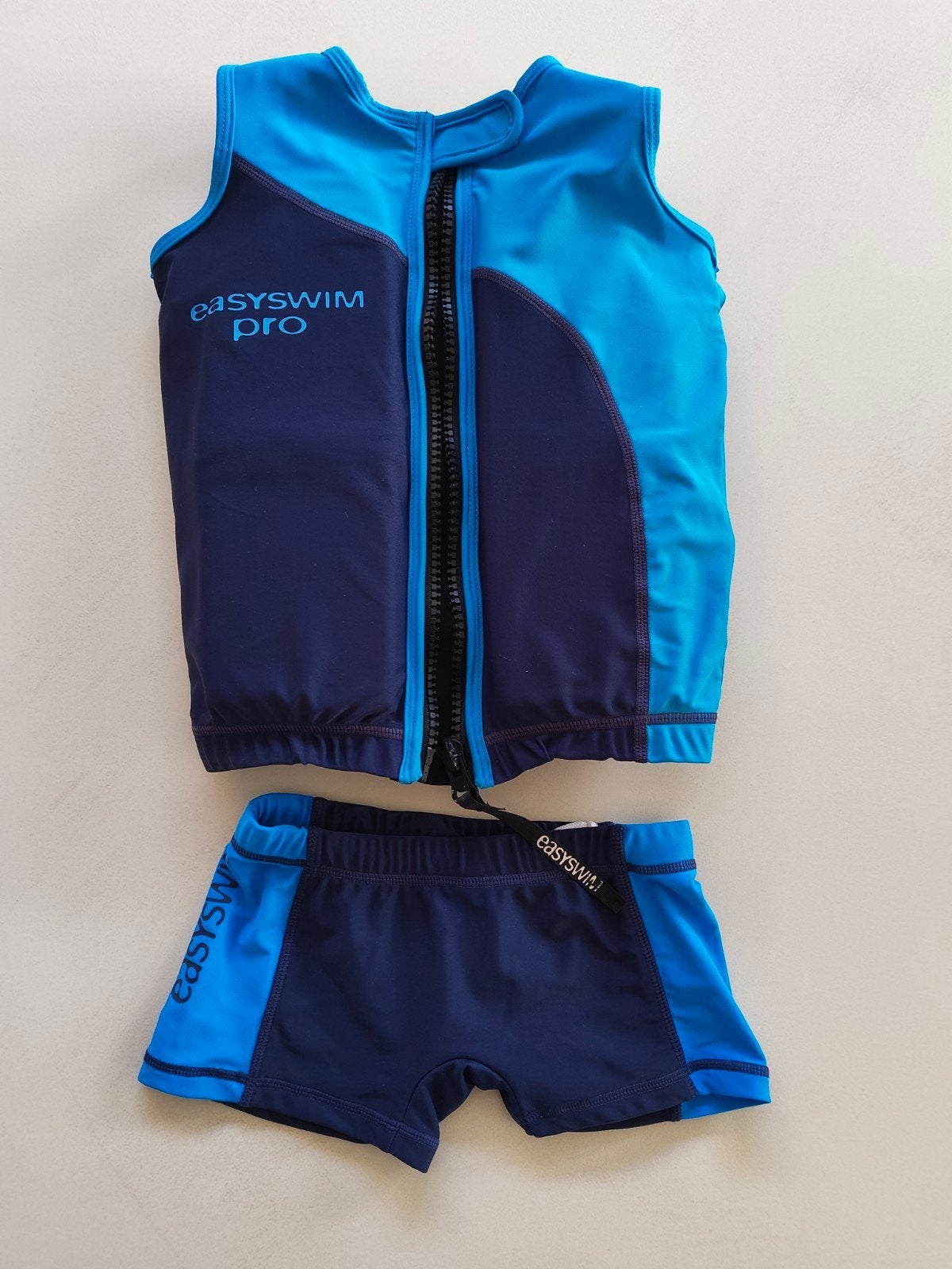 Zwemvest + short zwembad Beerse, Kinderen en Baby's, Ophalen, Zo goed als nieuw, Jongen of Meisje
