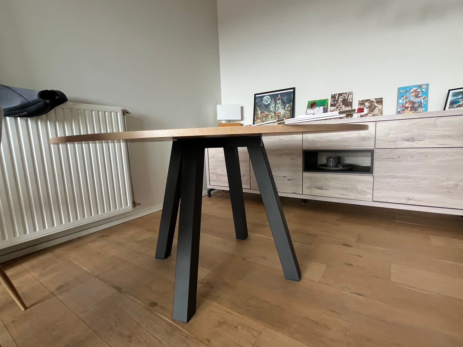 Table ronde D141 H75 Nouveau prix 275, Maison & Meubles, Cinq personnes ou plus, Rond, Comme neuf, 100 à 150 cm
