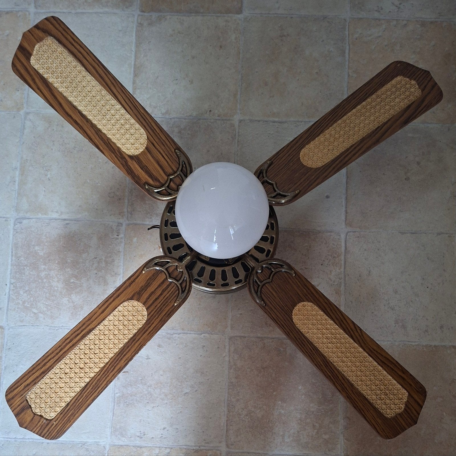 Ventilateur plafonnier 4 palmes et éclairage, Ophalen of Verzenden