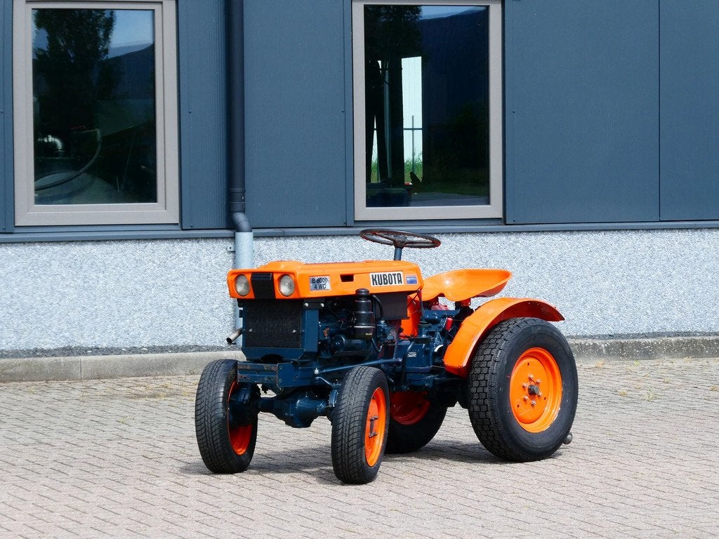 Kubota B6000 4wd / Gazonbanden, Articles professionnels, Agriculture | Tracteurs, Autres marques, Utilisé