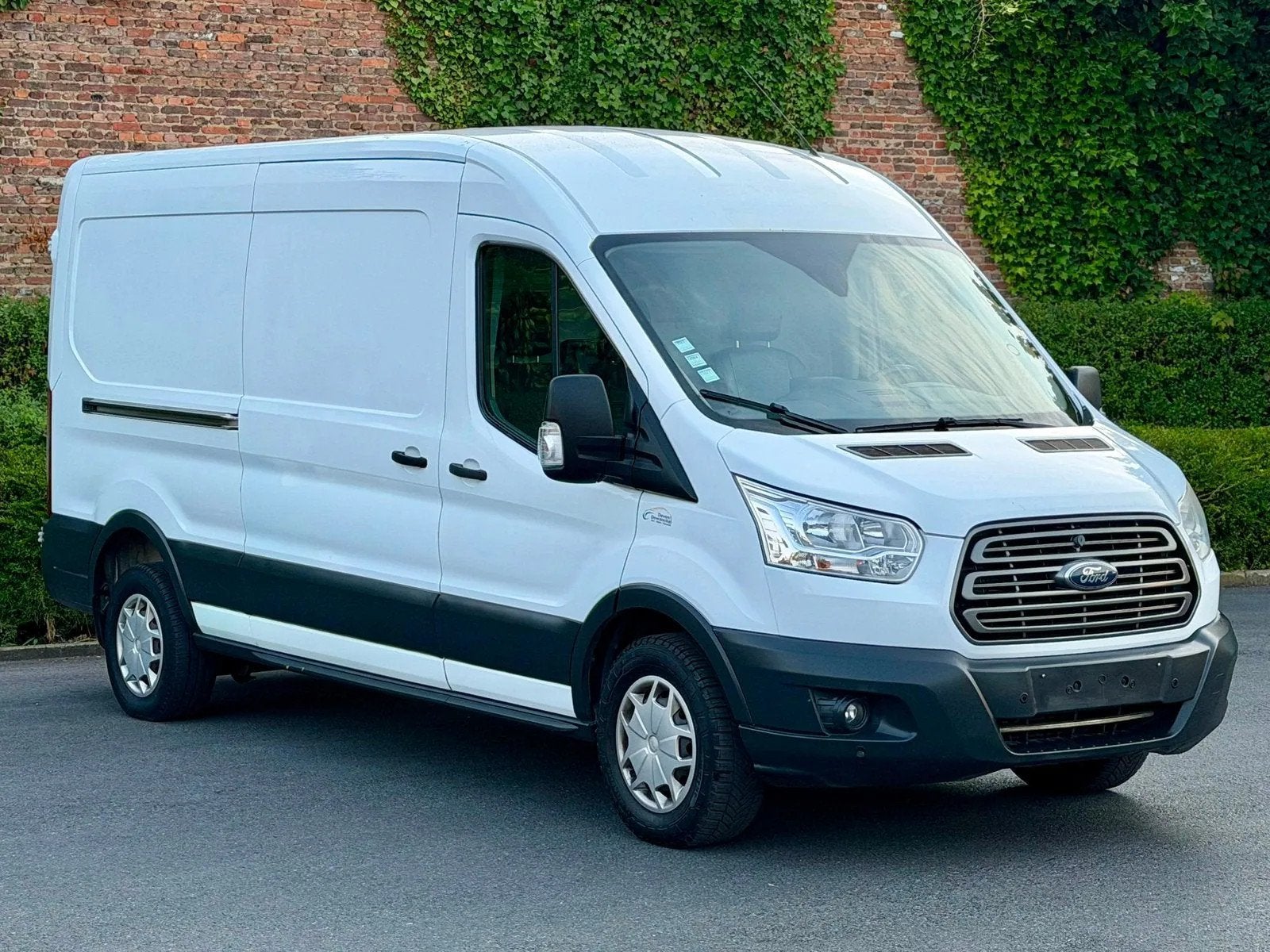 FORD TRANSIT EURO 6 / ENTIÈREMENT ÉQUIPÉ / CONTRÔLÉ /, Autos, Euro 6, Entreprise, 3 places, Carnet d'entretien