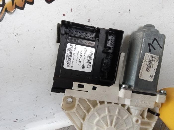 Moteur de vitre portière d'un Volkswagen Passat, -, Volkswagen, -, 3 mois de garantie