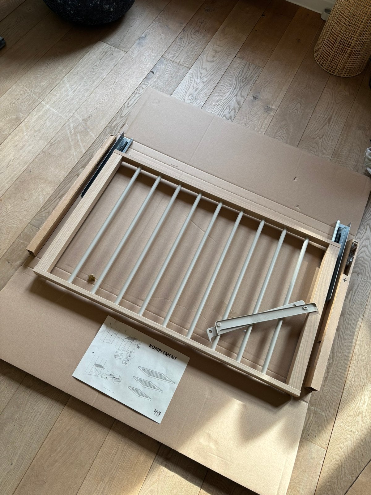 Ikea KOMPLEMENT uitrekbare broekhanger 100 x 58 cm, Neuf, Enlèvement, 50 à 100 cm, Autres matériaux