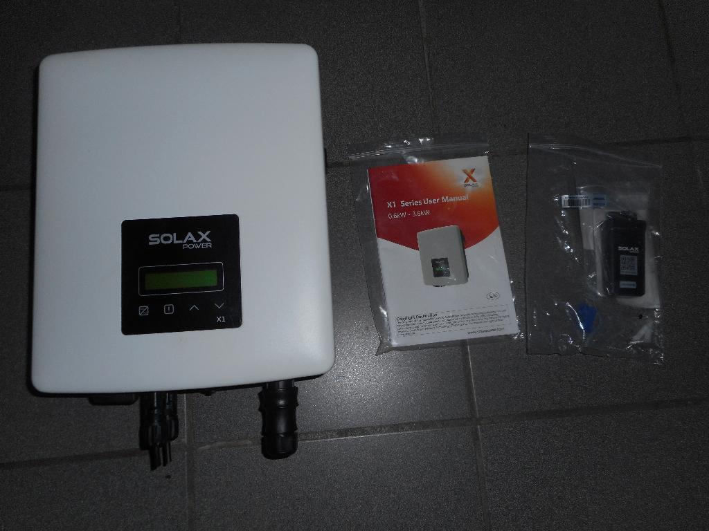 omvormer Solax X1-1.1-S-D, Doe-het-zelf en Bouw, Zonnepanelen en Toebehoren, Ophalen, Zo goed als nieuw