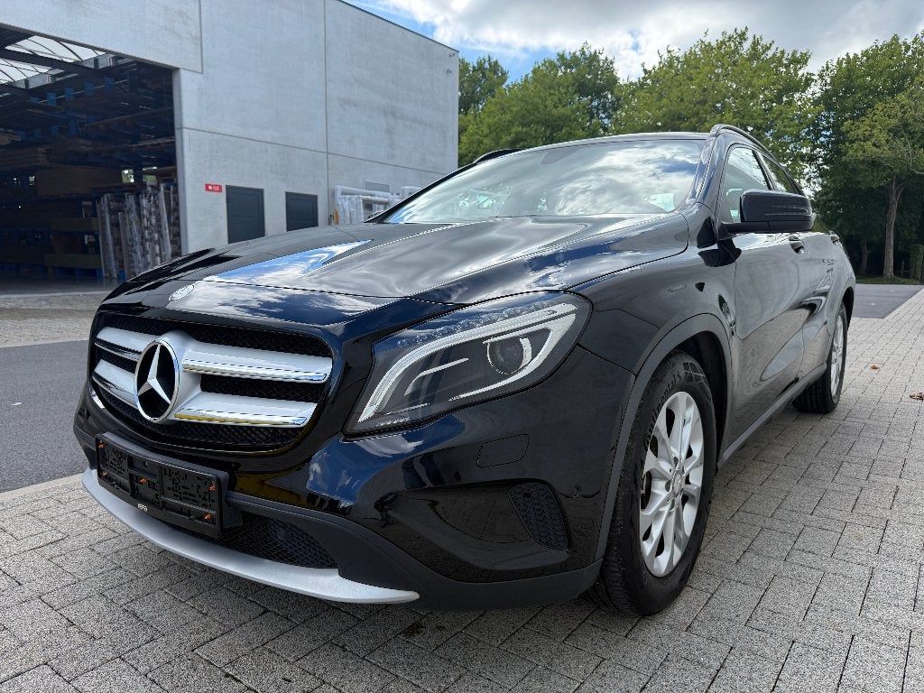 Mercedes-Benz GLA 180, Autos, Euro 6, Entreprise, 1435 kg, Noir