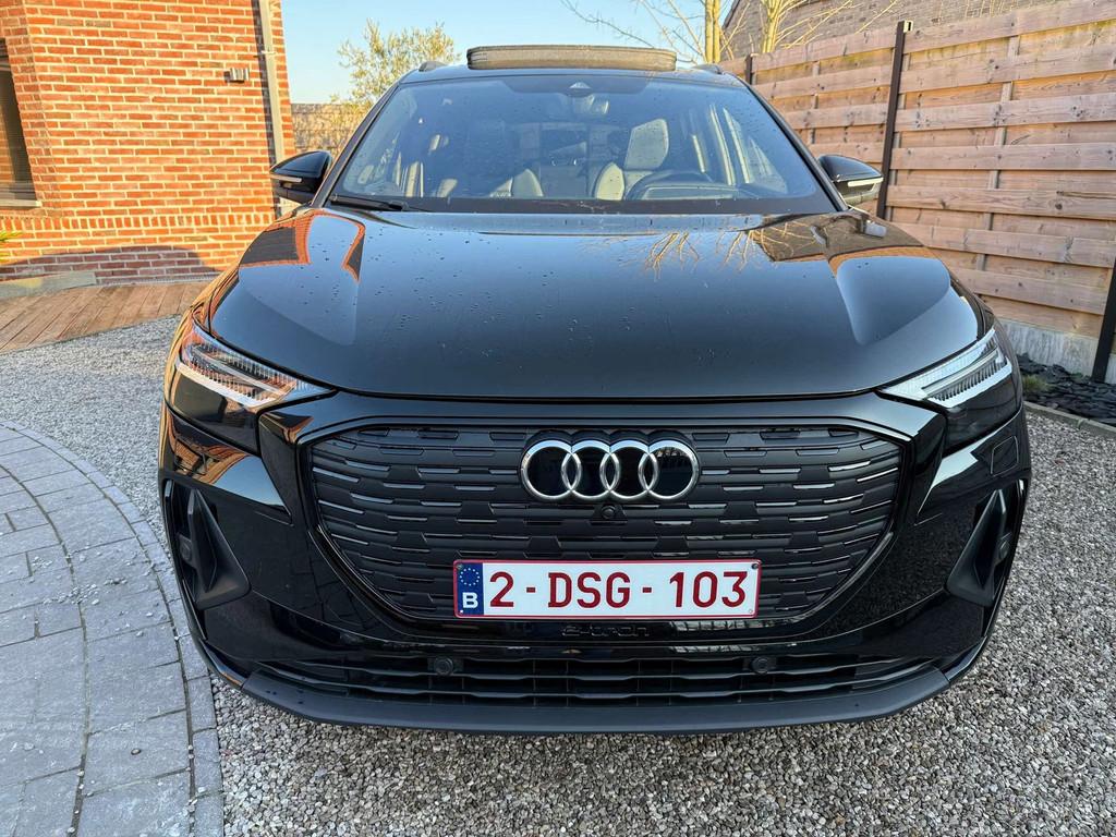 Audi Q4 e-tron Q4 e-Tron 82 kWh 40 S line (bj 2023), Auto's, Automaat, Gebruikt, Zwart, https://public.car-pass.be/vhr/5dd27088-3b41-4545-ad38-3f13d57e4119