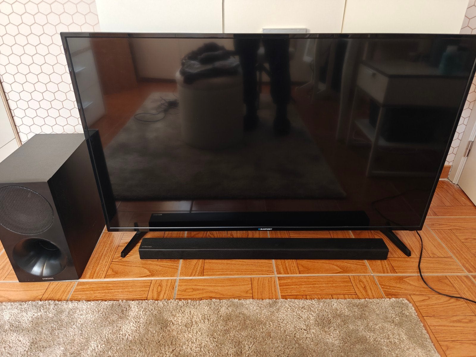 55" ledtv incl soundbar en woofer, Soundbar, 70 watt of meer, Zo goed als nieuw, Ophalen