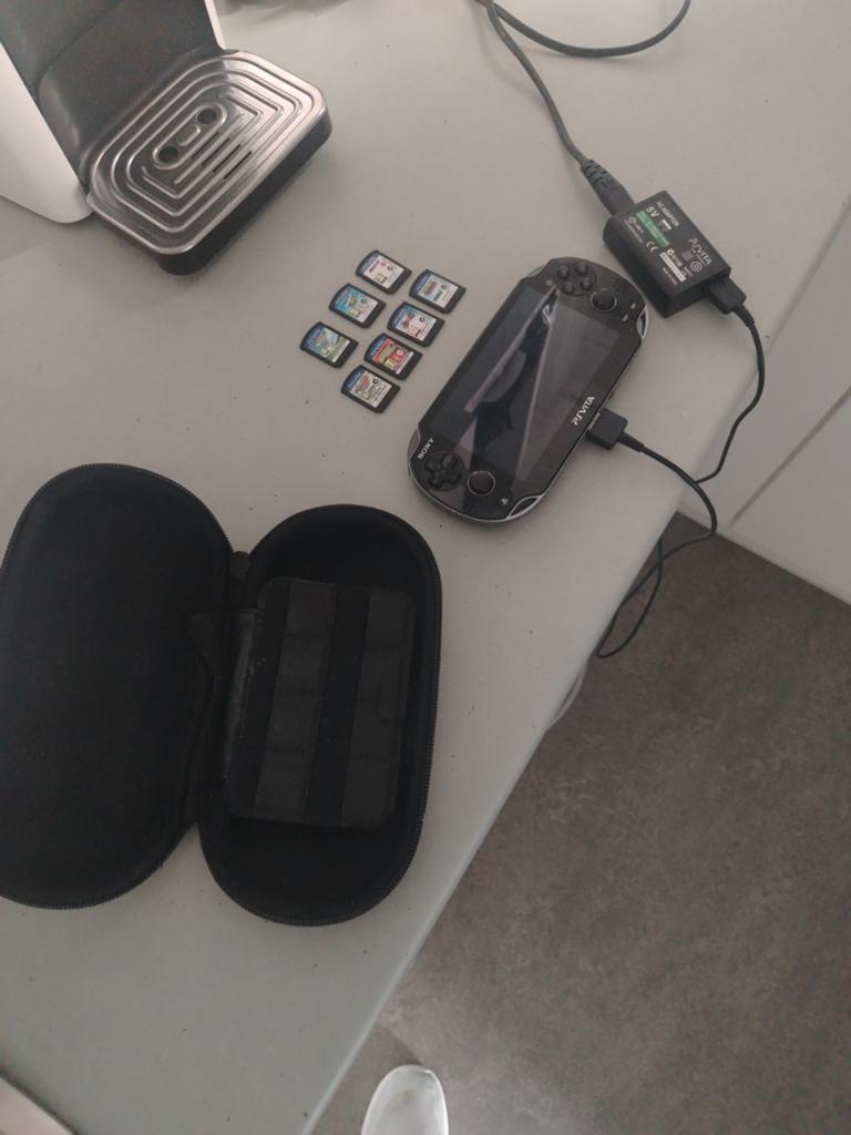PS Vita psh1004 met 7 games, Ophalen