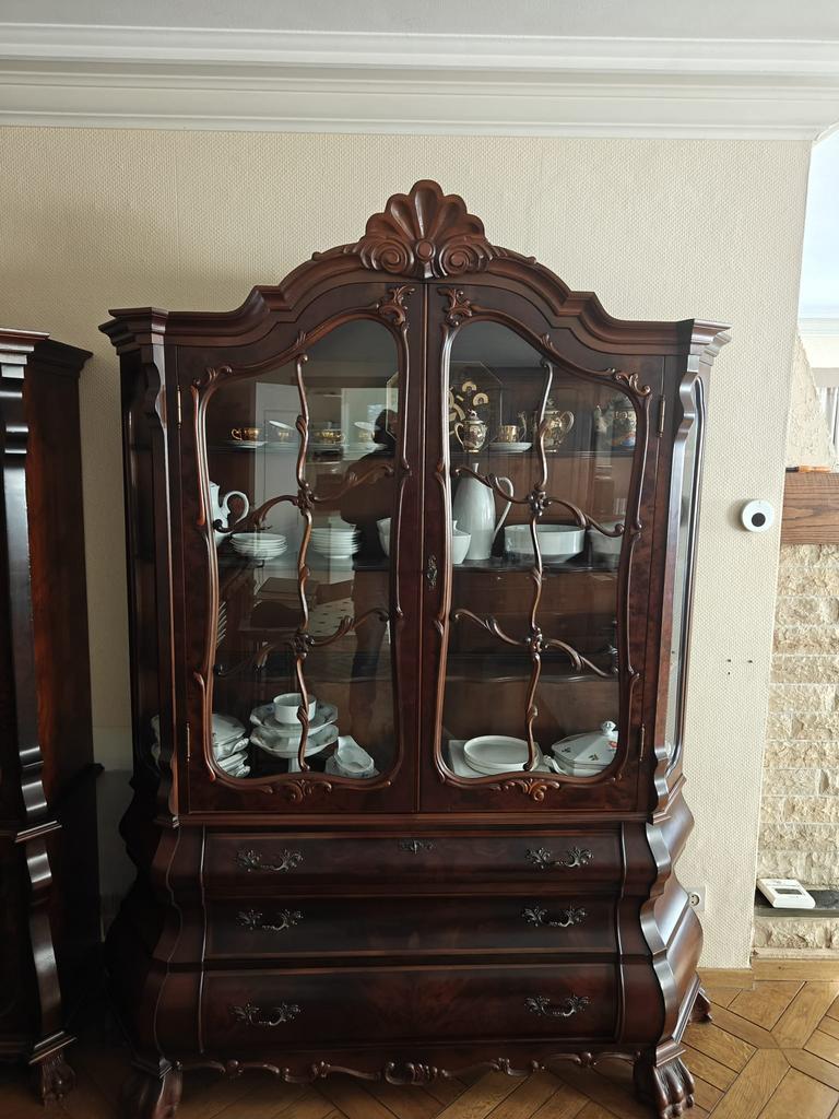 2 vitrines et buffets en noyer, Enlèvement