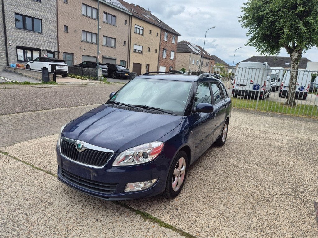 Skoda Fabia 1.2 TSI - Airco - Nouvelle chaîne distribution, Autos, 1197 cm³, Euro 5, Achat, Entreprise
