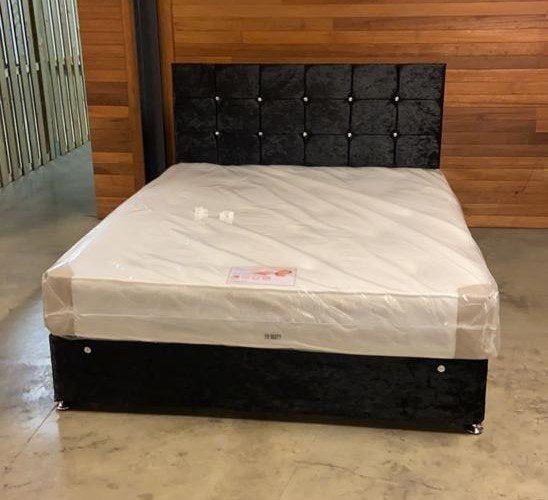 Cadre de lit rembourré noir moderne avec tête de lit, Maison & Meubles, Chambre à coucher | Lits, Queen size, 140 cm, Utilisé