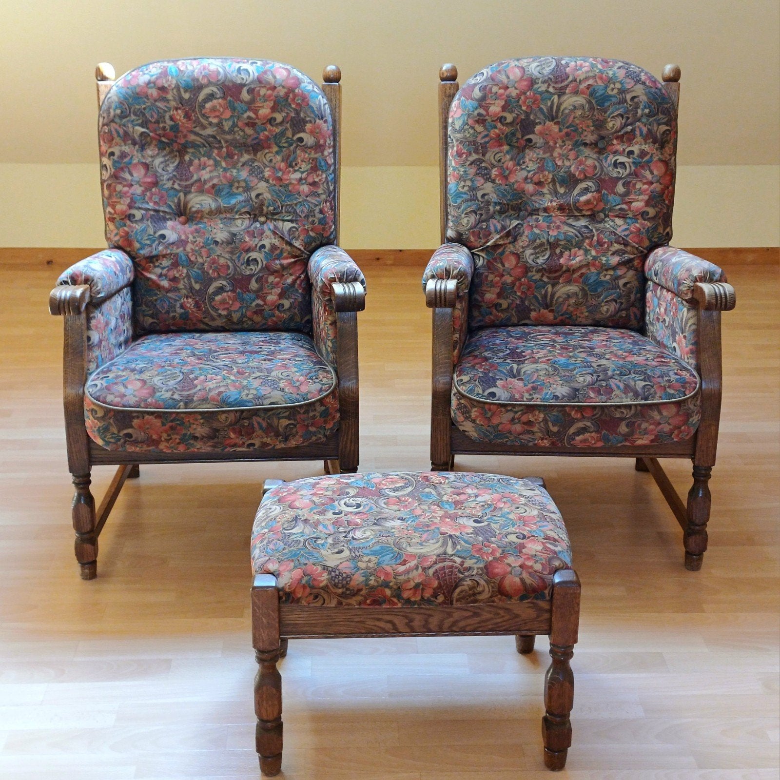 Deux fauteuils et repose pieds, Enlèvement